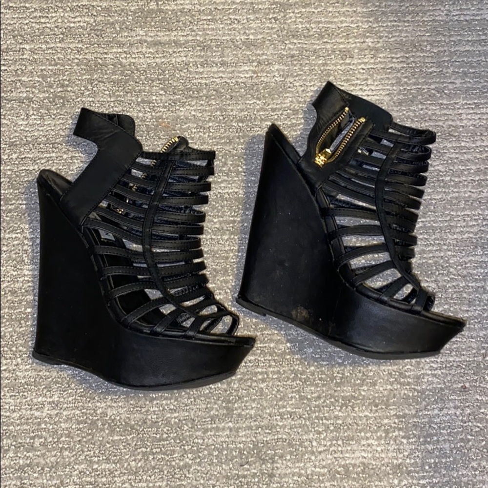 Black Wedges